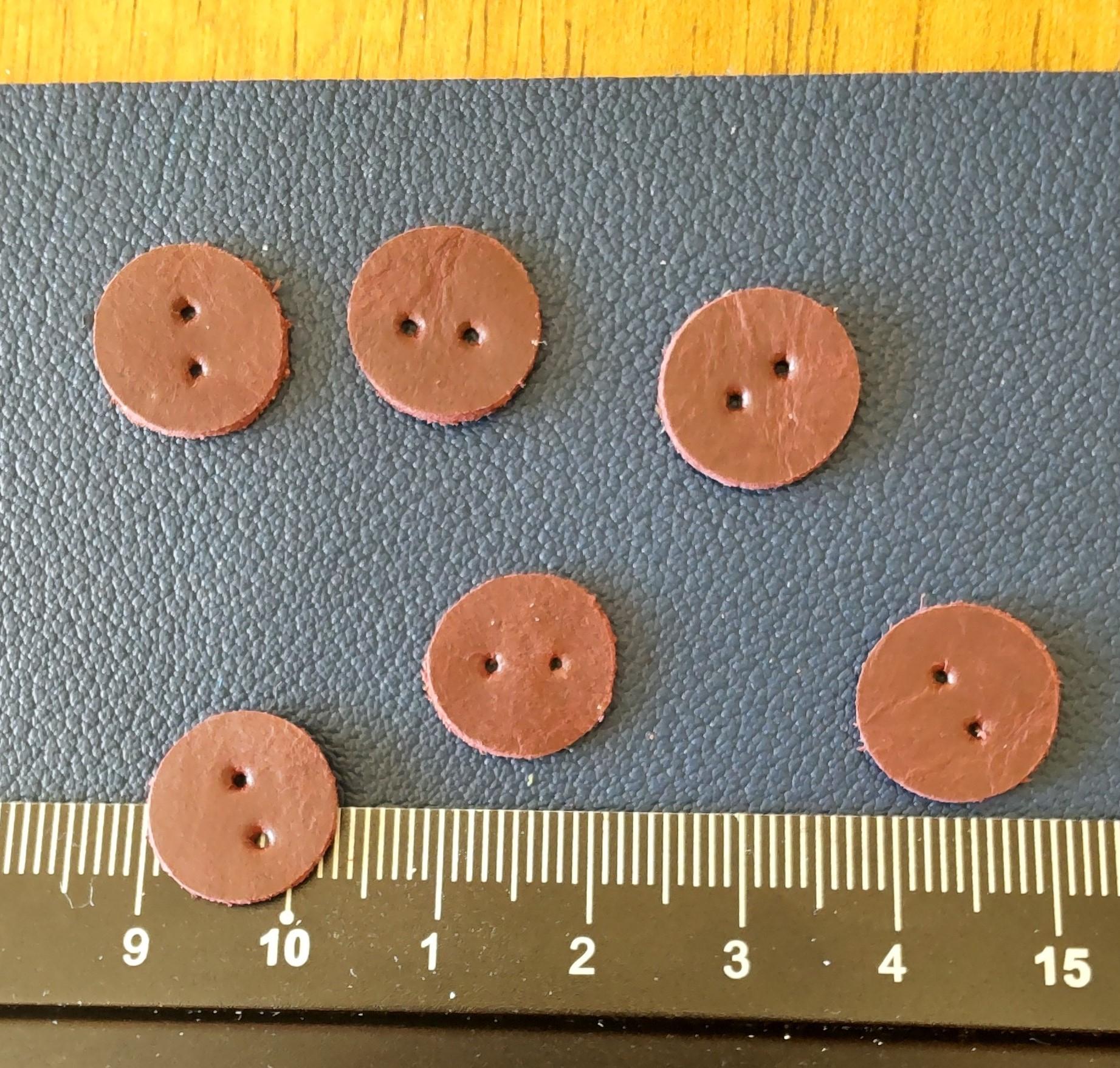 革のボタン | 8枚目